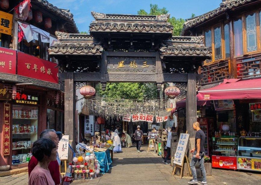 俄国防部:防空系统一天内击落28架乌军无人机和3枚多管火箭炮
